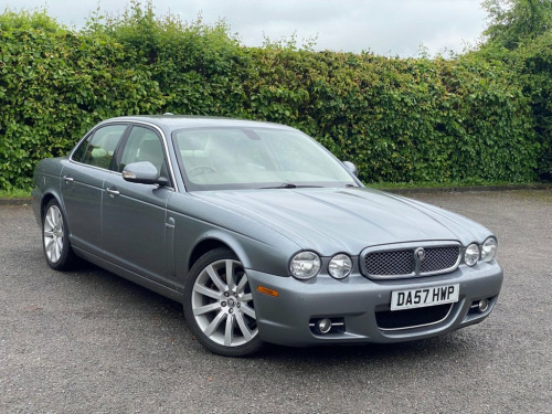 Jaguar XJ  2.7 EXECUTIVE V6 4d 204 BHP SERVICE HISTORY, SAT N