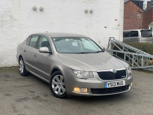 Skoda Superb  1.6 TDI SE GreenLine II Hatchback 5dr Diesel Manua 