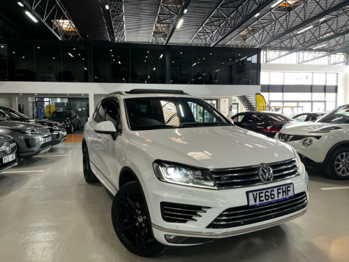 Volkswagen Touareg  3.0 V6 R-LINE PLUS TDI BLUEMOTION TECHNOLOGY 5d 25