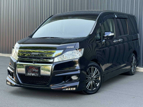 Honda Stepwagon  RK5 SPADE **MUGEN WITH PAN ROOF**