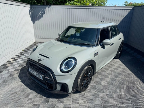 MINI Hatch  2.0 Cooper S Sport Hatchback 5dr Petrol Manual Eur