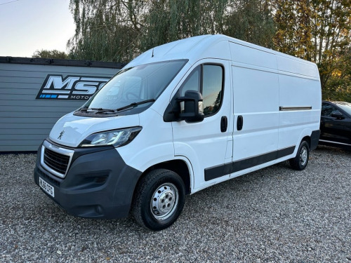 Peugeot Boxer  2.0 BlueHDi 335 Professional Panel Van 5dr Diesel 