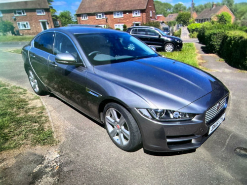 Jaguar XE  2.0i Portfolio Auto Euro 6 (s/s) 4dr