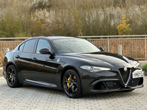 Alfa Romeo Giulia  2.9 V6 Bi-Turbo Quadrifoglio Saloon 4dr Petrol Aut