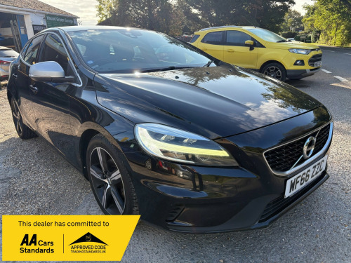 Volvo V40  2.0 D2 R-Design Hatchback 5dr Diesel Manual Euro 6 (s/s) (120 ps)