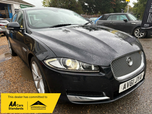 Jaguar XF  3.0d V6 Premium Luxury Saloon 4dr Diesel Auto Euro 5 (240 ps)