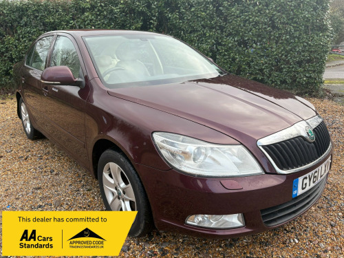 Skoda Octavia  2.0 TDI Elegance Hatchback 5dr Diesel DSG Euro 5 (140 ps) 