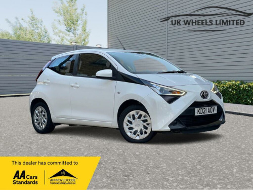Toyota AYGO  1.0 VVT-i x-play x-shift Euro 6 5dr (Safety Sense)