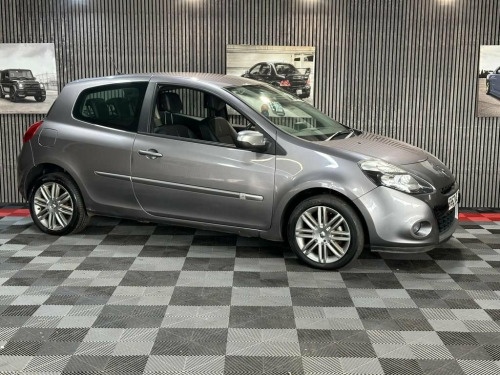 Renault Clio  1.2 Dynamique TomTom Hatchback 3dr Petrol Manual E