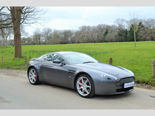 Aston Martin Vantage  V8