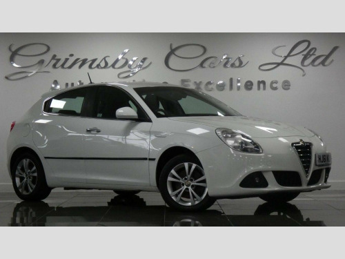 Alfa Romeo Giulietta  2.0 JTDM-2 Lusso Euro 5 (s/s) 5dr