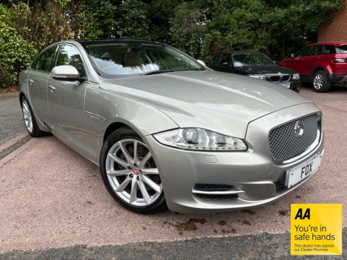 Jaguar XJ  3.0 D V6 LUXURY SWB 4d 275 BHP PANORAMIC SUNROOF