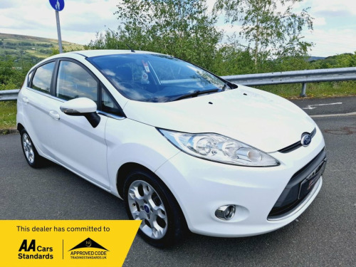 Ford Fiesta  1.4 Zetec Hatchback 5dr Petrol Manual (130 g/km, 9