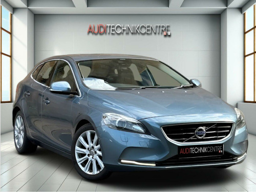 Volvo V40  1.6 D2 SE Lux Hatchback 5dr Diesel Manual Euro 5 (s/s) (115 ps)