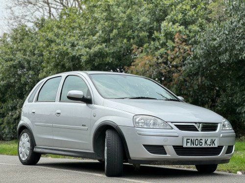 Vauxhall Corsa  1.4i 16v Design Hatchback
