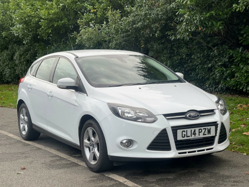 Ford Focus  1.6 Zetec Navigator Hatchback