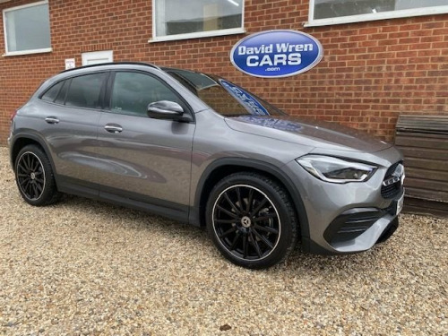 Mercedes-Benz 180  2.0 GLA220d AMG Line Night Edition (Premium Plus) 