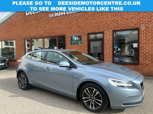 Volvo V40  2.0 T2 GPF Momentum Nav Plus Hatchback 5dr Petrol 