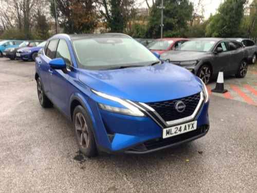 Nissan Qashqai  1.3 DIG-T MHEV N-Connecta (Glass roof pack)