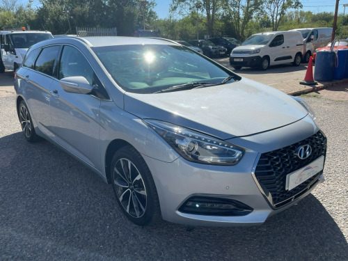 Hyundai i40  CRDI SE NAV 5-Door