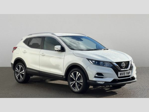 Nissan Qashqai  1.3 DiG-T N-Connecta 5dr [Glass Roof Pack]