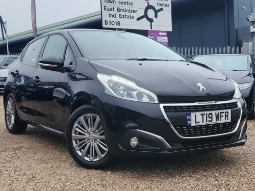 Peugeot 208  1.2 PureTech Signature Hatchback 5dr Petrol Manual