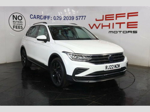 Volkswagen Tiguan  1.5 TSI Life 5dr (APPLE CAR PLAY, BLACK ALLOYS)