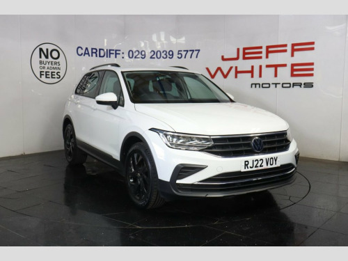 Volkswagen Tiguan  1.5 TSI Life 5dr (SAT NAV, APPLE CARPLAY, PRIVACY)