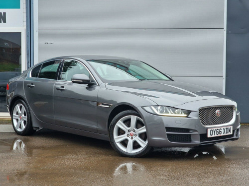 Jaguar XE  2.0d Portfolio Auto AWD Euro 6 (s/s) 4dr