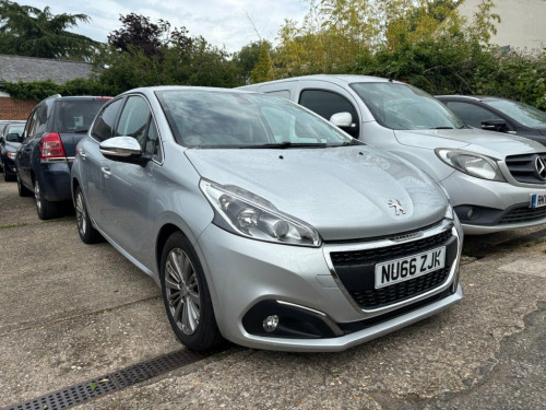 Peugeot 208  1.2 PureTech Allure Hatchback 5dr Petrol EAT Euro 