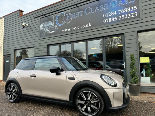 MINI Hatch  1.5 Cooper Exclusive Hatchback 3dr Petrol Steptron