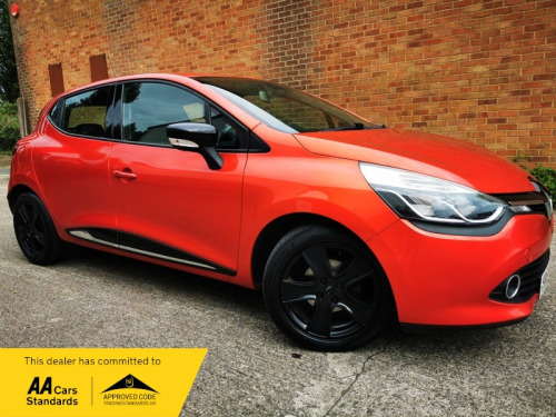 Renault Clio  1.2 16V Dynamique MediaNav Hatchback 5dr Petrol Manual Euro 5 (75 ps)