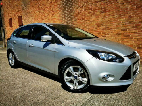 Ford Focus  1.6 Zetec Hatchback 5dr Petrol Powershift Euro 5 (125 ps)