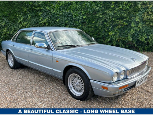 Jaguar XJ  4.0 SOVEREIGN LWB 4d 245 BHP