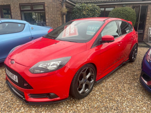 Ford Focus  2.0T EcoBoost ST-2 Hatchback 5dr Petrol Manual Eur