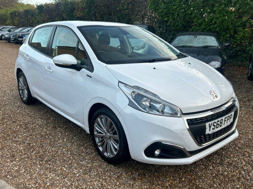 Peugeot 208  1.2 PureTech Signature Hatchback 5dr Petrol Manual 