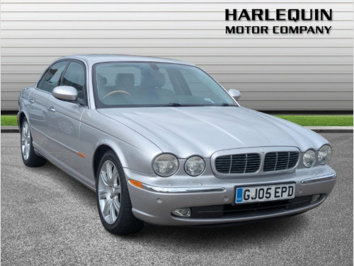 Jaguar XJ  3.0 SE Saloon 4dr Petrol Automatic (249 g/km, 240 
