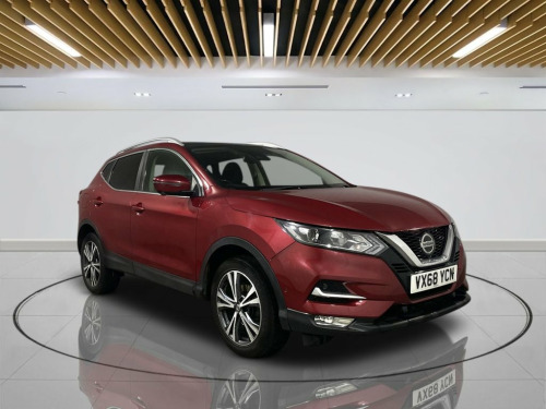 Nissan Qashqai  1.3 DIG-T N-CONNECTA 5d 140 BHP | Extended Warrant