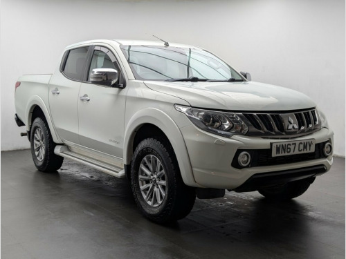 Mitsubishi L200  2.4 DI-D DC Warrior Pickup Double Cab 4dr Diesel M 