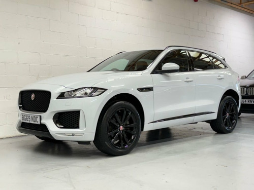 Jaguar F-PACE  2.0 D180 Chequered Flag SUV 5dr Diesel Auto AWD Eu