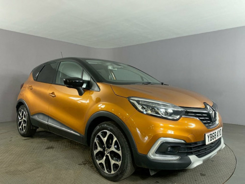 Renault Captur  0.9 GT LINE TCE 5d 89 BHP 	Cruise Control - DAB Ra