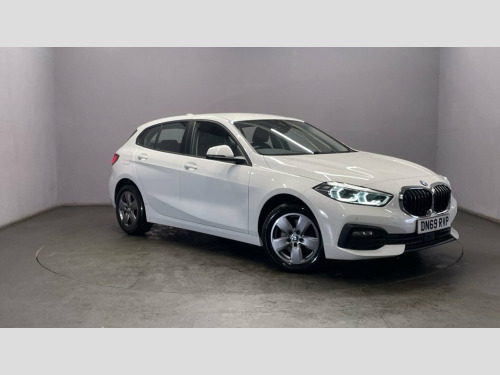 BMW 1 Series  1.5 118I SE 5d 139 BHP 1 Owner - Bluetooth