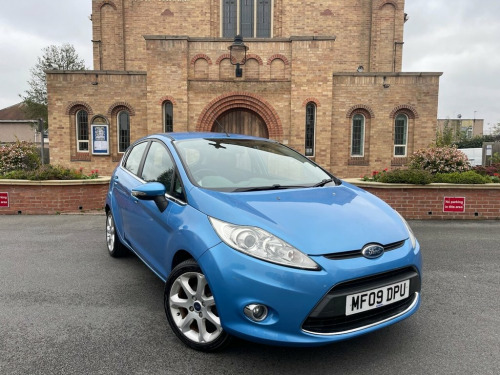 Ford Fiesta  1.4 Zetec Hatchback 5dr Petrol Manual (133 g/km, 9