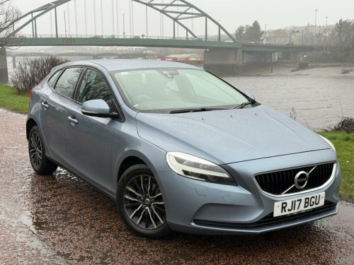 Volvo V40  2.0 D2 Momentum Nav Plus Hatchback 5dr Diesel Manu 