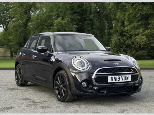 MINI Hatch  2.0 Cooper S Classic Hatchback 5dr Petrol Steptron