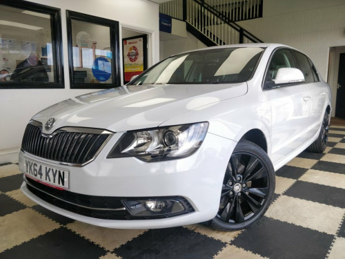 Skoda Superb  2.0 TDI Black Edition Hatchback 5dr Diesel Manual 