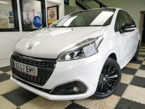 Peugeot 208  1.2 PureTech Black Edition Hatchback 3dr Petrol Ma