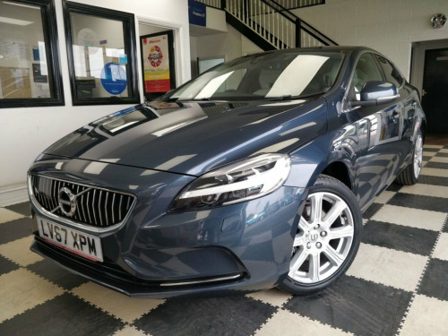 Volvo V40  2.0 T2 Inscription Hatchback 5dr Petrol Manual Eur