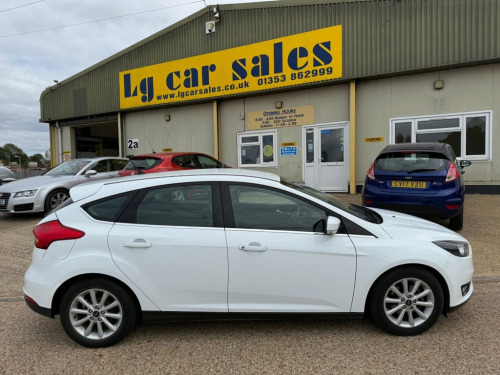 Ford Focus  1.0T EcoBoost Titanium Hatchback 5dr Petrol Manual
