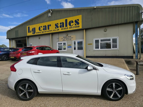 Volvo V40  2.0 T2 R-Design Nav Plus Hatchback 5dr Petrol Manu